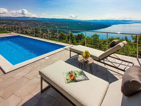 Et oppvarmet basseng