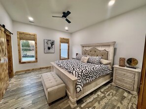 4 bedrooms, iron/ironing board, free WiFi, bed sheets - Relaxing & Spacious home near Lakepoint- Allatoona (Cartersville)