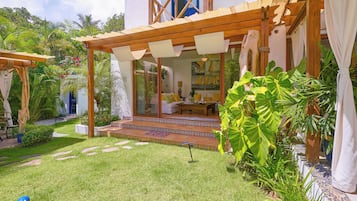 Classic Villa, 4 Bedrooms, Private Pool, Beach View | Terrace/patio