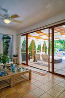 经典别墅, 4 间卧室, 私人游泳池, 海滩景观 | 露台