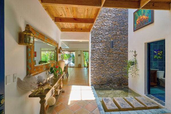 Classic-Villa, 4 Schlafzimmer, eigener Pool, Strandblick | Wohnbereich