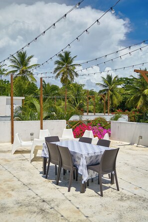 Outdoor dining - Beach Villa in El Portillo Sleeps 12 (Las Terrenas)