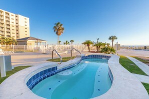Piscine couverte, piscine extérieure