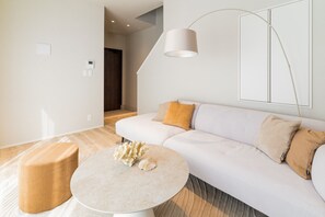 Living area - URUUMI (Onna)