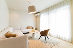 Stórt einbýlishús - reyklaust - einkasundlaug (URUUMI -casa13-) | Stofa