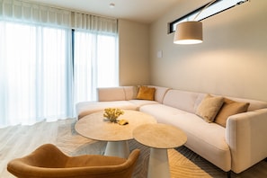 URUUMI -casa3- | Living area - URUUMI (Onna)