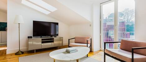 Télévision, chaîne hi-fi