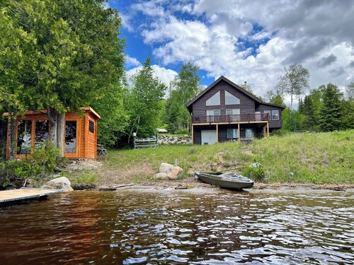 Amazing cottage, pristine lake