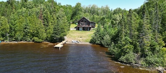 Amazing cottage, pristine lake