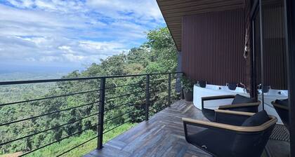 Elevant Sanctuary - Jacuzzi privado, vistas al Arenal y naturaleza en San Carlos