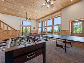 Games room - Spacious 4-BR Lodge With a View/ Fully-Equipped! (Mineral Bluff)