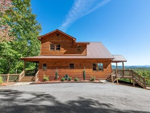 Exterior - Spacious 4-BR Lodge With a View/ Fully-Equipped! (Mineral Bluff)