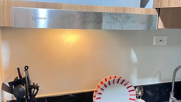 Comfort Condo, 1 Bedroom, Balcony, Pool View | Private kitchen | Fridge, microwave, stovetop, dishwasher