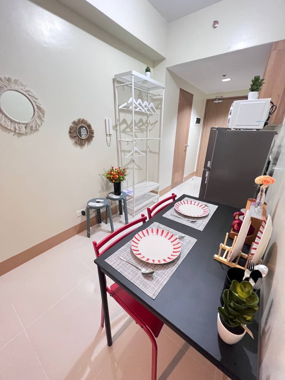 Comfort Condo, 1 Bedroom, Balcony, Pool View | WiFi (free), individually decorated, bed sheets