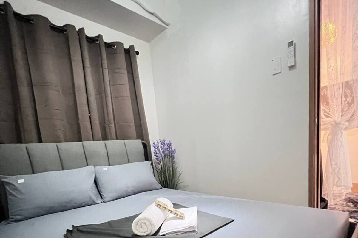 Comfort Condo, 1 Bedroom, Balcony, Pool View | In-room dining