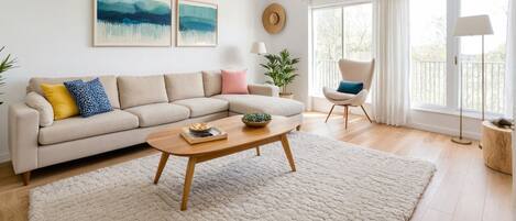 Cobertura, 2 quartos | Área de estar | Smart TV 55 polegadas com canais digitais, Netflix