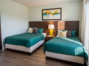 Deluxe Apartment, 2 Bedrooms | Egyptian cotton sheets, premium bedding, pillowtop beds - Premier Apts in Vibrant Downtown LA (Los Angeles)