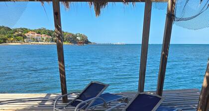 Charming bungalow with 2 bedrooms and WiFi, AC in Sandy Bay, closest to the pool