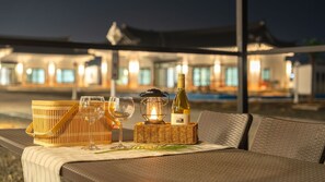 1 bedroom, free WiFi - Gyeongju Poseokjeong Hanok Pool Villa (Gyeongju)