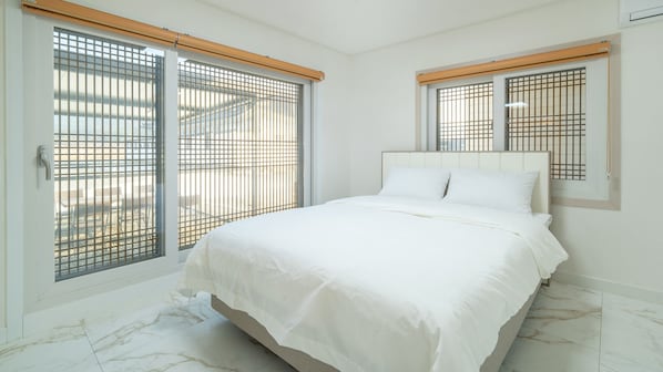 1 bedroom, free WiFi - Gyeongju Poseokjeong Hanok Pool Villa (Gyeongju)