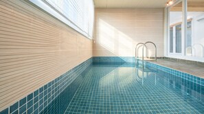 1 bedroom, free WiFi - Gyeongju Poseokjeong Hanok Pool Villa (Gyeongju)