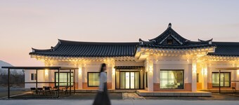 Gyeongju Poseokjeong Hanok Pool Villa