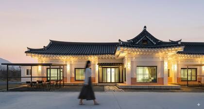 Gyeongju Poseokjeong Hanok Pool Villa