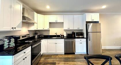 Tradewind Haven - New 4-Bed Townhouse Near Newport