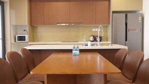 Apartment, 3 Bedrooms, City View | Private kitchen