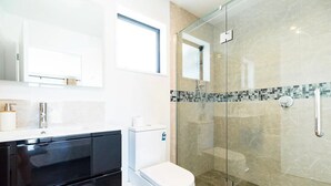 A modern bathroom with a glass-enclosed shower, a white toilet, and a black vanity. - Hunter studio room-Twin (Lake Tekapo)
