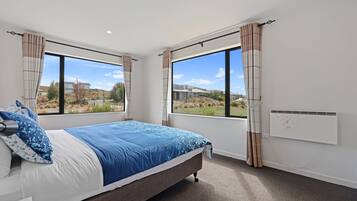 3 bedrooms, free WiFi, bed sheets