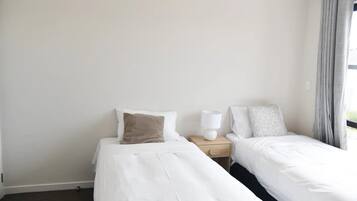 4 slaapkamers, een strijkplank/strijkijzer, gratis wifi, beddengoed