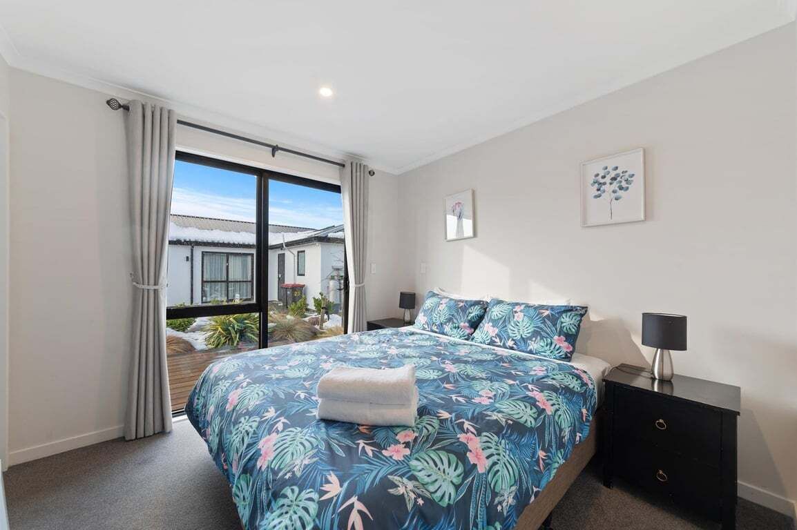 3 室のベッドルーム、WiFi (無料)、ベッドシーツ