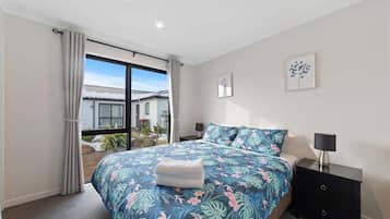 3 bedrooms, free WiFi, bed sheets