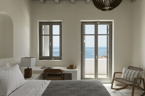 8 bedrooms - Seafront 9BDR Serenity in Mykonos (Mikonos)