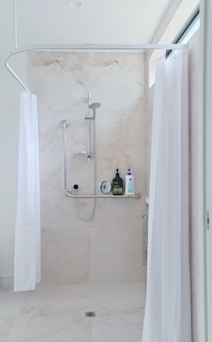Hair dryer, towels, soap, shampoo - Starry Heaven 2bdr2ba (Lake Tekapo)
