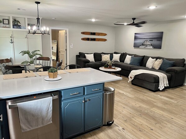 Smart TV, fireplace, ping pong