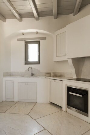 Fridge, oven, cookware/dishes/utensils