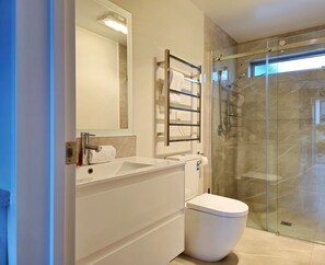 Hair dryer, towels - 3E Apartment - Stay Tekapo (Lake Tekapo)