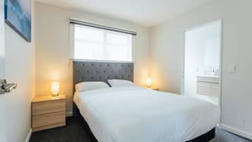 2 bedrooms, desk, free WiFi, bed sheets