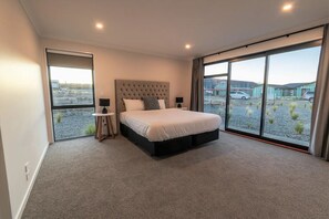 5 多间卧室、免费 WiFi、床单