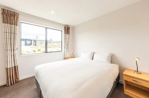 3 quartos, escrivaninha, Wi-Fi de cortesia, roupa de cama