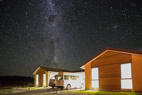 Property grounds. Amore 3bdr Lake Apartment