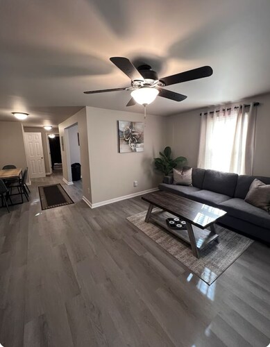 Skipper 2: Chic 1-bedroom apartment with AC, WiFi in charming Rockingham