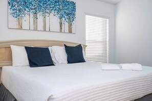 4 slaapkamers, een bureau, een strijkplank/strijkijzer, gratis wifi