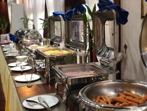 Sudah termasuk sarapan prasmanan setiap hari