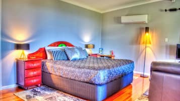 1 bedroom, bed sheets