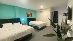 Deluxe Twin Room, Balcony | Laptop workspace, bed sheets - RAZO VILLAGE INN (Taiping)