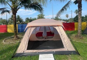 Espaço de trabalho para notebook, roupa de cama