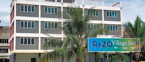 Standard Tent | Laptop workspace, bed sheets